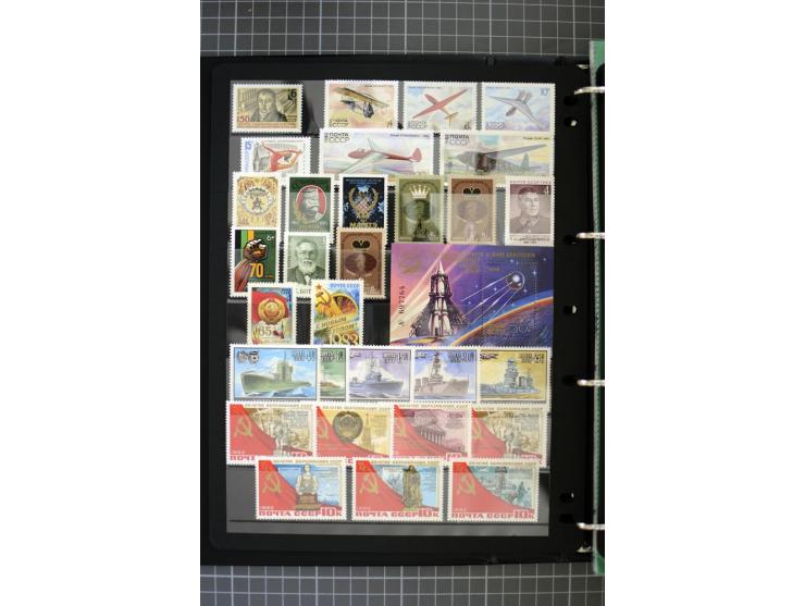 1921/1999, mostly unmounted mint collection, from 1944 on almost complete with many better sets, souvenir sheets in missing i