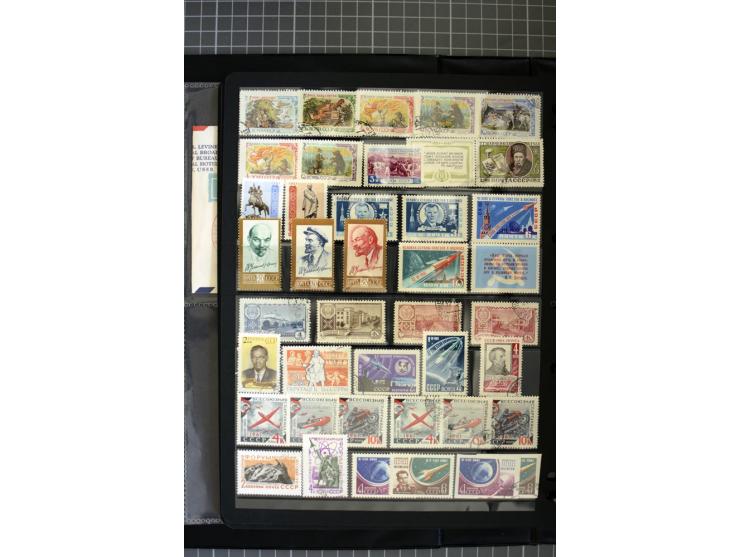 1921/1999, mostly unmounted mint collection, from 1944 on almost complete with many better sets, souvenir sheets in missing i