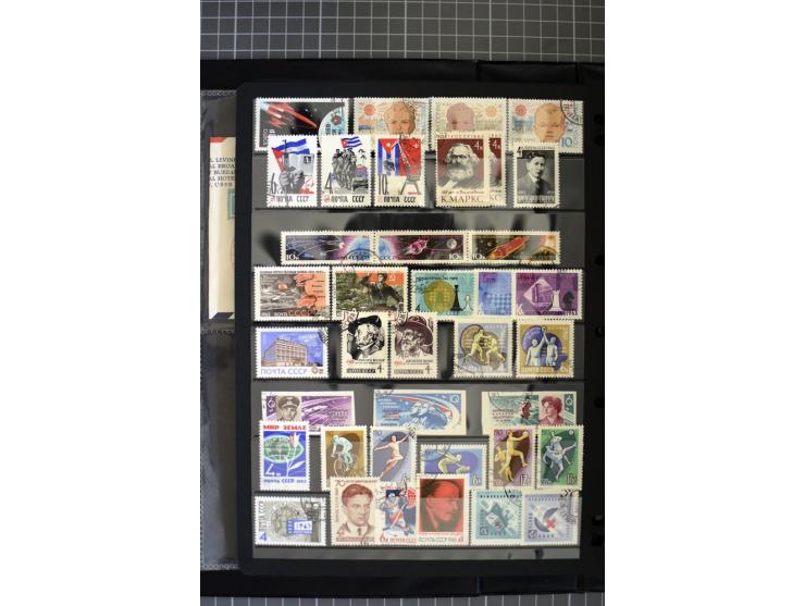 1921/1999, mostly unmounted mint collection, from 1944 on almost complete with many better sets, souvenir sheets in missing i