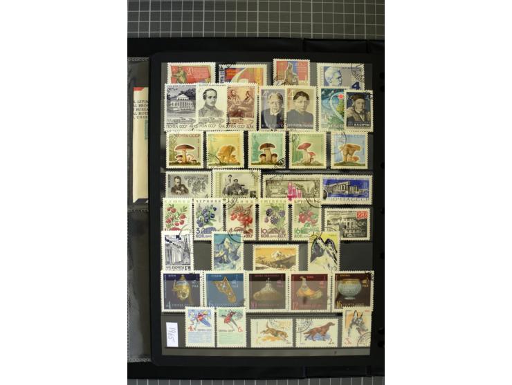 1921/1999, mostly unmounted mint collection, from 1944 on almost complete with many better sets, souvenir sheets in missing i
