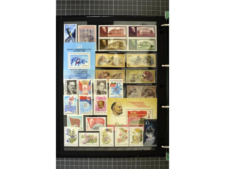 1921/1999, mostly unmounted mint collection, from 1944 on almost complete with many better sets, souvenir sheets in missing i