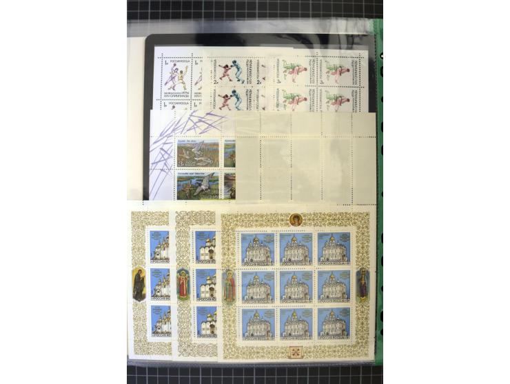 1921/1999, mostly unmounted mint collection, from 1944 on almost complete with many better sets, souvenir sheets in missing i