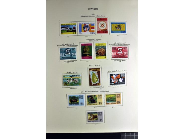 1937/2007, mounted mint collection including many good stamps, also many perforation and paper varieties, from 1971 on unmoun
