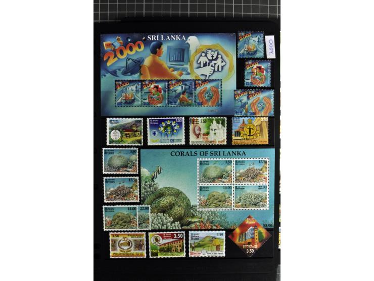1937/2007, mounted mint collection including many good stamps, also many perforation and paper varieties, from 1971 on unmoun