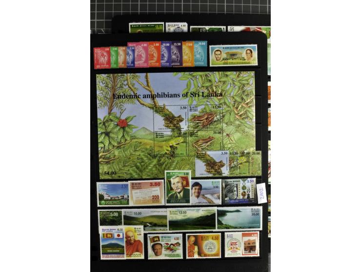 1937/2007, mounted mint collection including many good stamps, also many perforation and paper varieties, from 1971 on unmoun