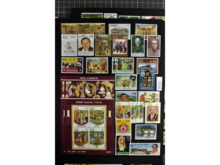 1937/2007, mounted mint collection including many good stamps, also many perforation and paper varieties, from 1971 on unmoun