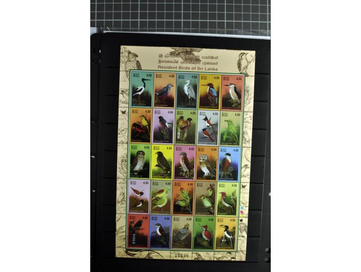1937/2007, mounted mint collection including many good stamps, also many perforation and paper varieties, from 1971 on unmoun