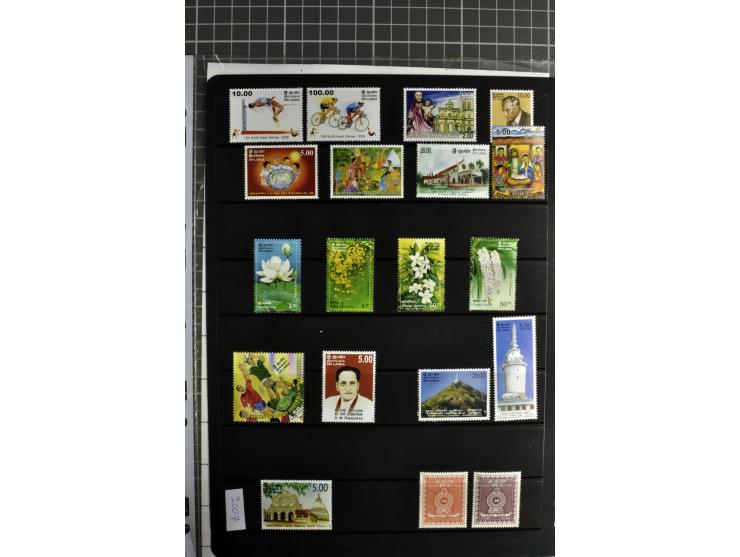 1937/2007, mounted mint collection including many good stamps, also many perforation and paper varieties, from 1971 on unmoun