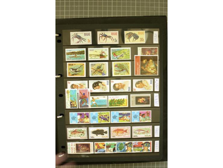 1935/2005, Cook Islands, Aitutaki, Niue & Penrhyn, mounted and unmounted mint collection with better stamps like SG #118-21 a