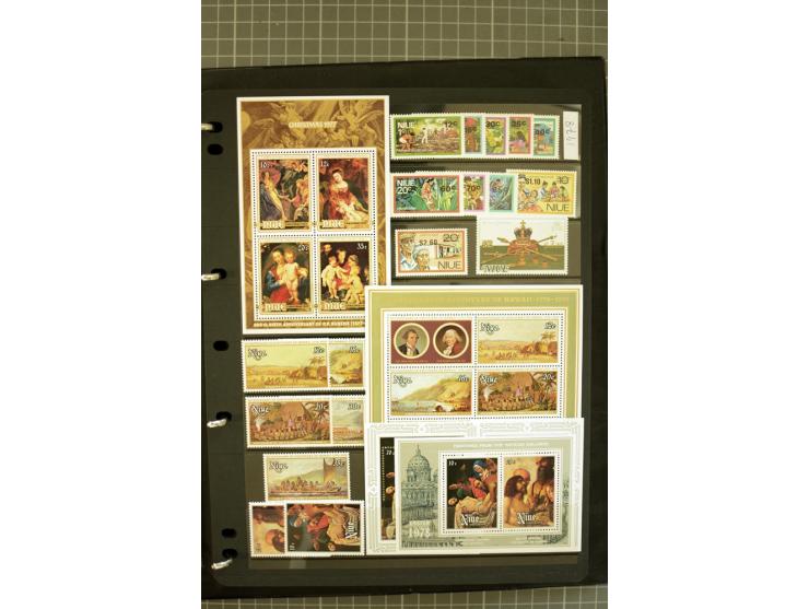 1935/2005, Cook Islands, Aitutaki, Niue & Penrhyn, mounted and unmounted mint collection with better stamps like SG #118-21 a