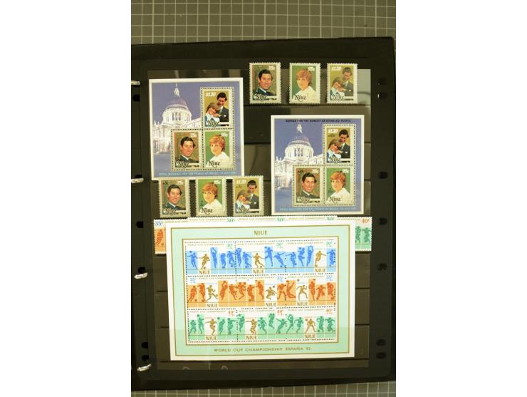 1935/2005, Cook Islands, Aitutaki, Niue & Penrhyn, mounted and unmounted mint collection with better stamps like SG #118-21 a