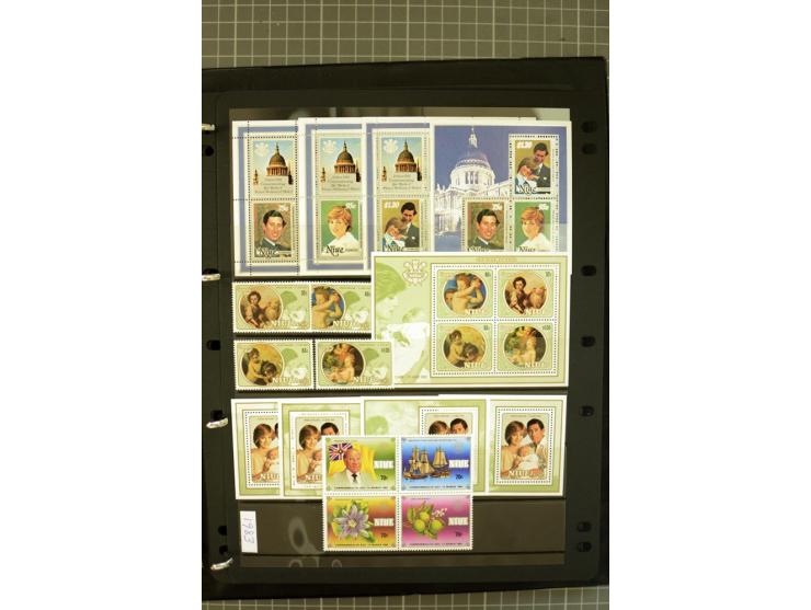 1935/2005, Cook Islands, Aitutaki, Niue & Penrhyn, mounted and unmounted mint collection with better stamps like SG #118-21 a