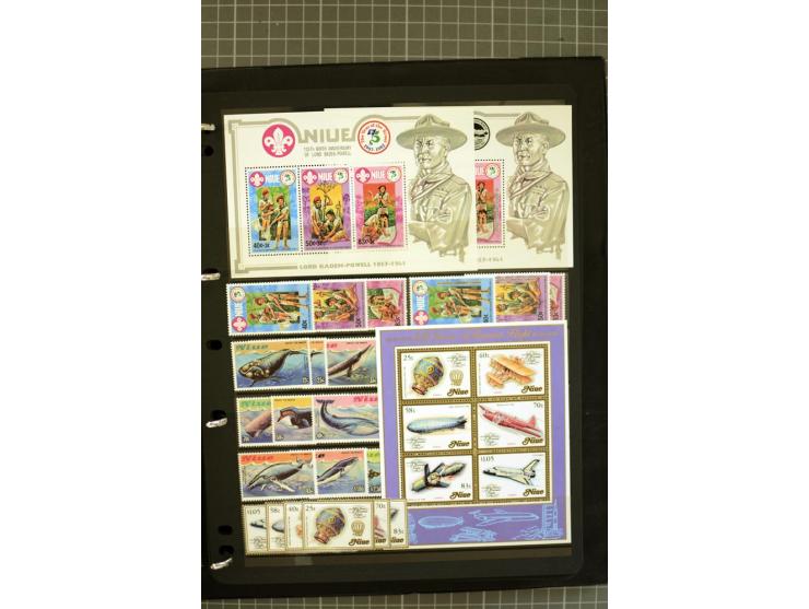 1935/2005, Cook Islands, Aitutaki, Niue & Penrhyn, mounted and unmounted mint collection with better stamps like SG #118-21 a