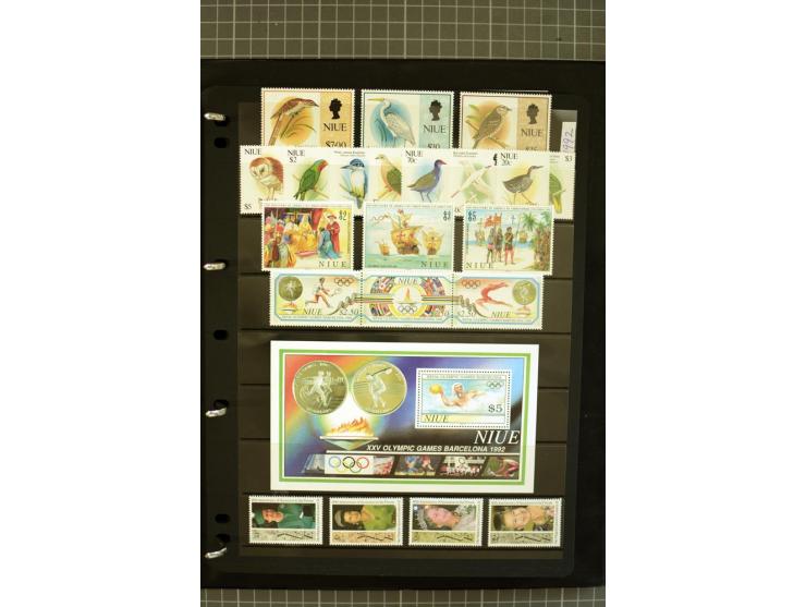1935/2005, Cook Islands, Aitutaki, Niue & Penrhyn, mounted and unmounted mint collection with better stamps like SG #118-21 a