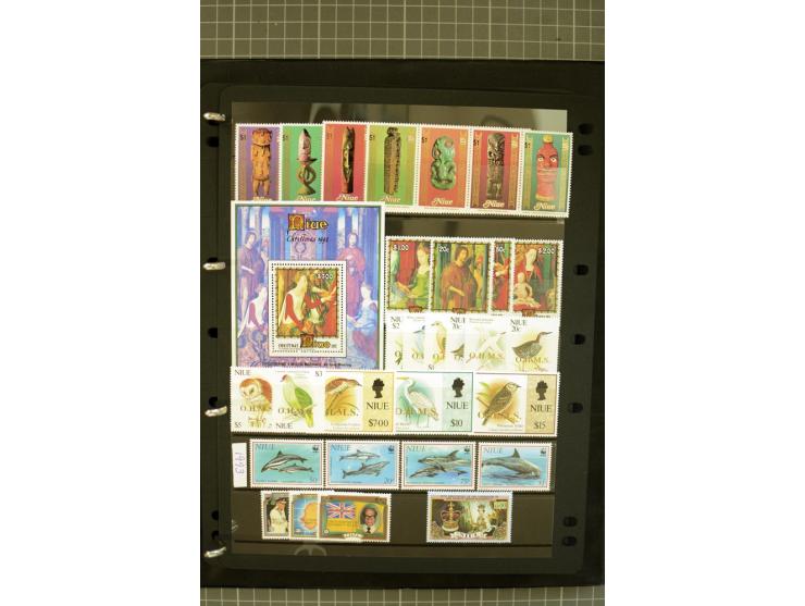 1935/2005, Cook Islands, Aitutaki, Niue & Penrhyn, mounted and unmounted mint collection with better stamps like SG #118-21 a