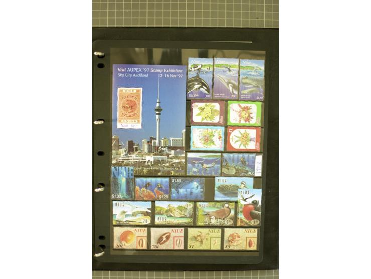 1935/2005, Cook Islands, Aitutaki, Niue & Penrhyn, mounted and unmounted mint collection with better stamps like SG #118-21 a