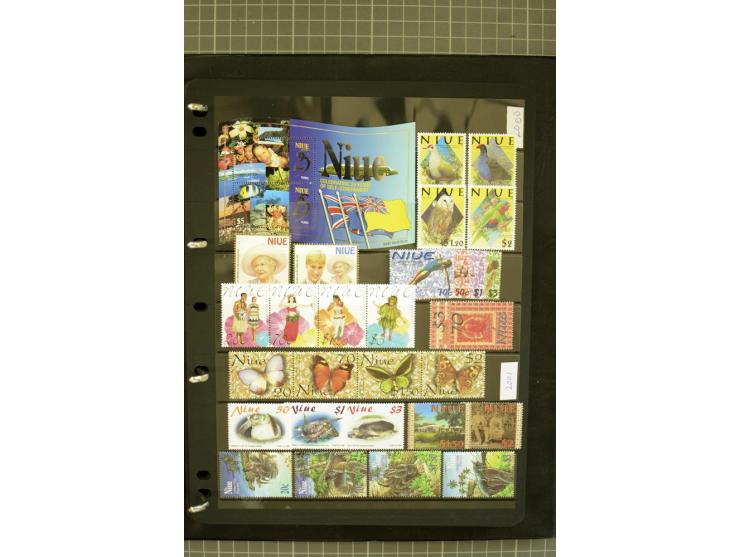 1935/2005, Cook Islands, Aitutaki, Niue & Penrhyn, mounted and unmounted mint collection with better stamps like SG #118-21 a