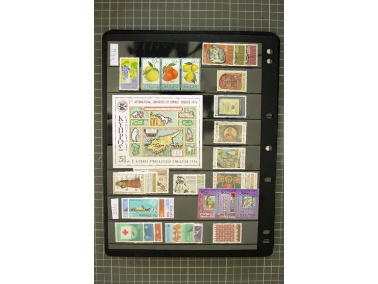 1937/2007, mounted and unmounted mint collection with better stamps including SG 151-163, also some better varieties like SG 