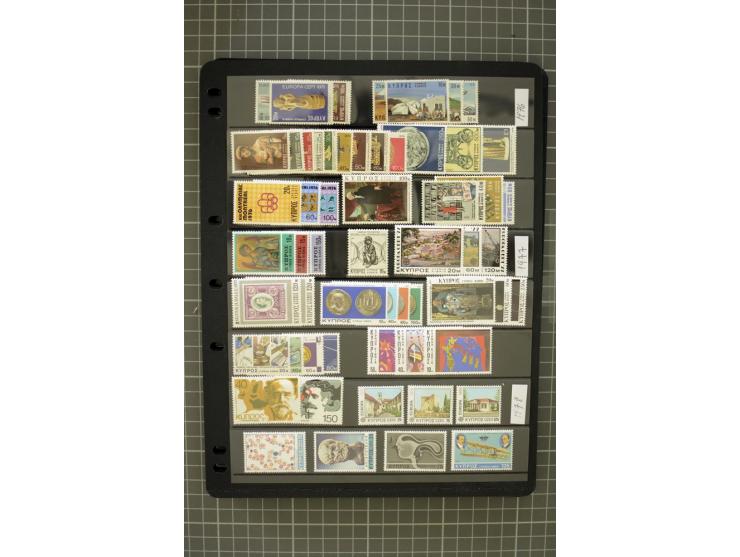 1937/2007, mounted and unmounted mint collection with better stamps including SG 151-163, also some better varieties like SG 