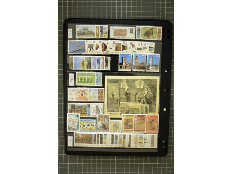 1937/2007, mounted and unmounted mint collection with better stamps including SG 151-163, also some better varieties like SG 