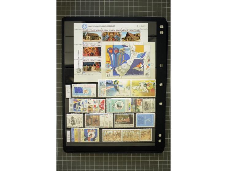 1937/2007, mounted and unmounted mint collection with better stamps including SG 151-163, also some better varieties like SG 