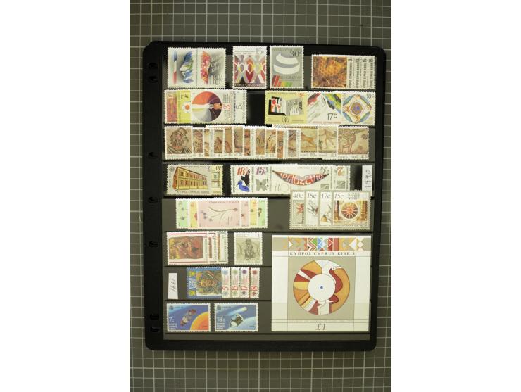 1937/2007, mounted and unmounted mint collection with better stamps including SG 151-163, also some better varieties like SG 