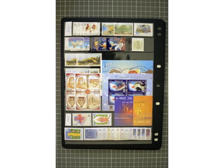 1937/2007, mounted and unmounted mint collection with better stamps including SG 151-163, also some better varieties like SG 