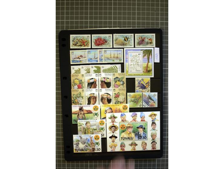 SOUTH PACIFIC: 1937/2005, Fiji, Gilbert Ellice/Kiribati, Nauru and Tuvalu, mainly unmounted mint collection with better stamp