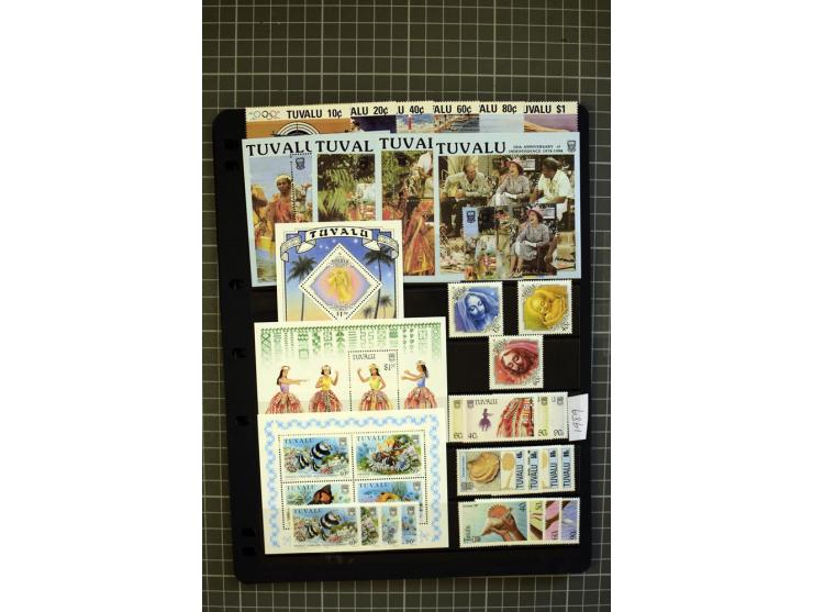SOUTH PACIFIC: 1937/2005, Fiji, Gilbert Ellice/Kiribati, Nauru and Tuvalu, mainly unmounted mint collection with better stamp