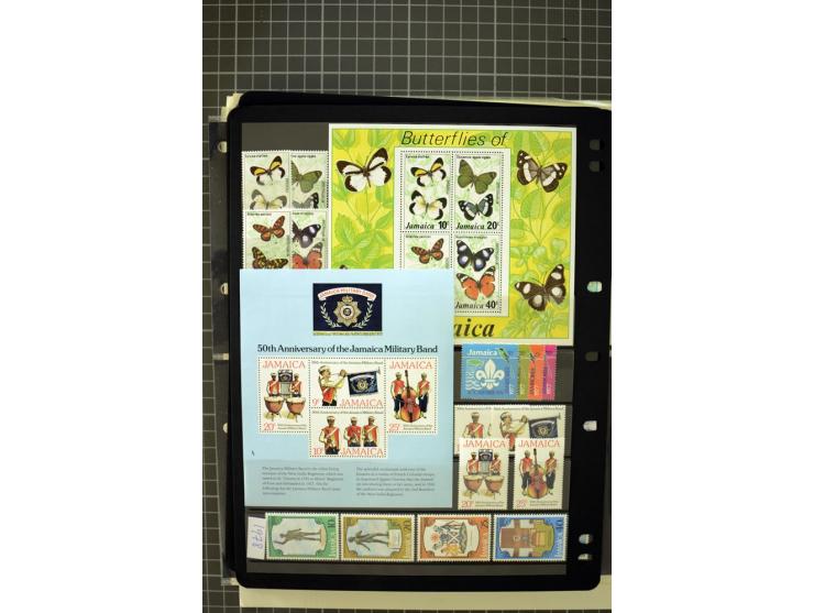 1897/2007, mainly mounted and unmounted mint collection with better stamps like SG #121-133a, from 1971 on unmounted mint, go