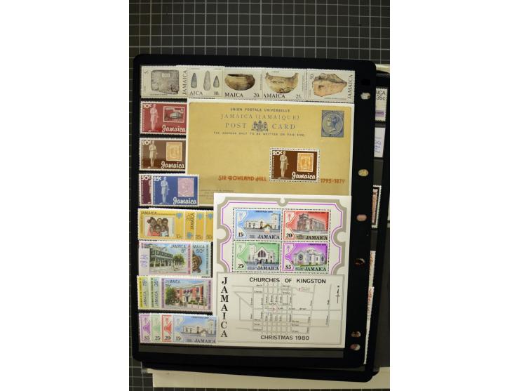 1897/2007, mainly mounted and unmounted mint collection with better stamps like SG #121-133a, from 1971 on unmounted mint, go