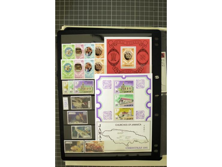 1897/2007, mainly mounted and unmounted mint collection with better stamps like SG #121-133a, from 1971 on unmounted mint, go