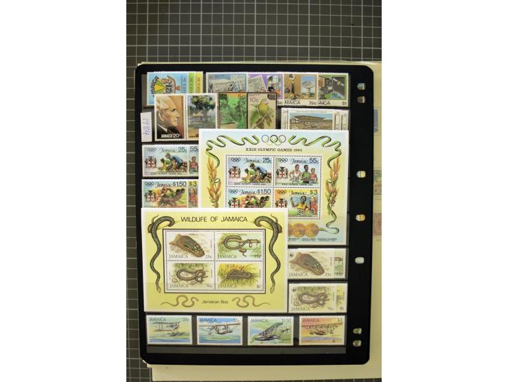 1897/2007, mainly mounted and unmounted mint collection with better stamps like SG #121-133a, from 1971 on unmounted mint, go
