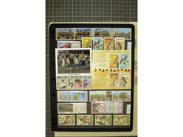 1897/2007, mainly mounted and unmounted mint collection with better stamps like SG #121-133a, from 1971 on unmounted mint, go