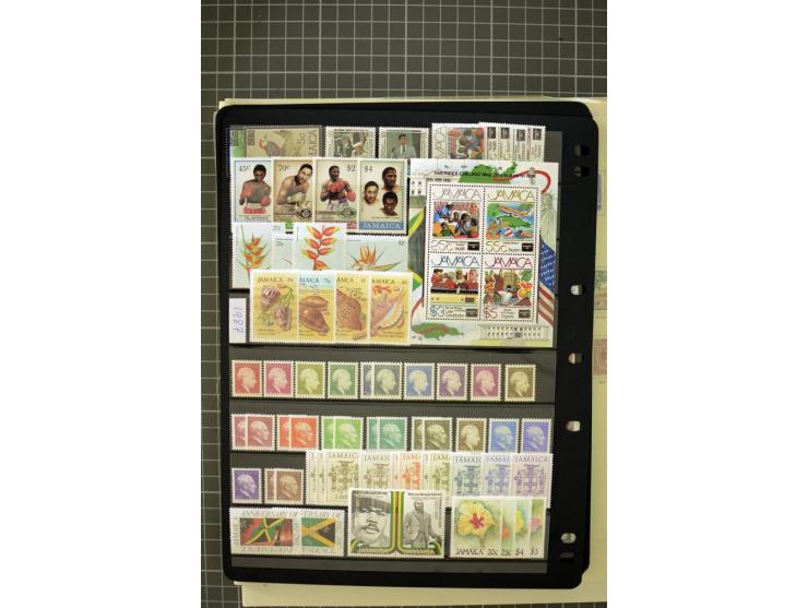 1897/2007, mainly mounted and unmounted mint collection with better stamps like SG #121-133a, from 1971 on unmounted mint, go