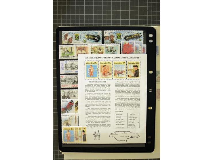 1897/2007, mainly mounted and unmounted mint collection with better stamps like SG #121-133a, from 1971 on unmounted mint, go