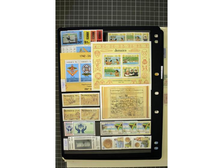 1897/2007, mainly mounted and unmounted mint collection with better stamps like SG #121-133a, from 1971 on unmounted mint, go