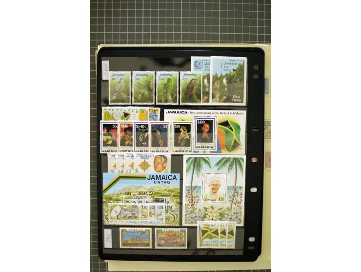 1897/2007, mainly mounted and unmounted mint collection with better stamps like SG #121-133a, from 1971 on unmounted mint, go