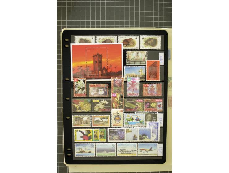1897/2007, mainly mounted and unmounted mint collection with better stamps like SG #121-133a, from 1971 on unmounted mint, go