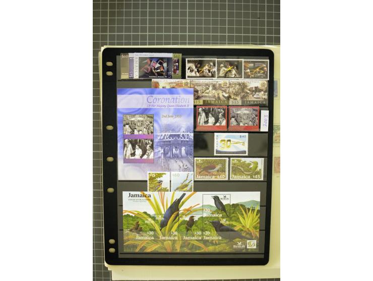 1897/2007, mainly mounted and unmounted mint collection with better stamps like SG #121-133a, from 1971 on unmounted mint, go