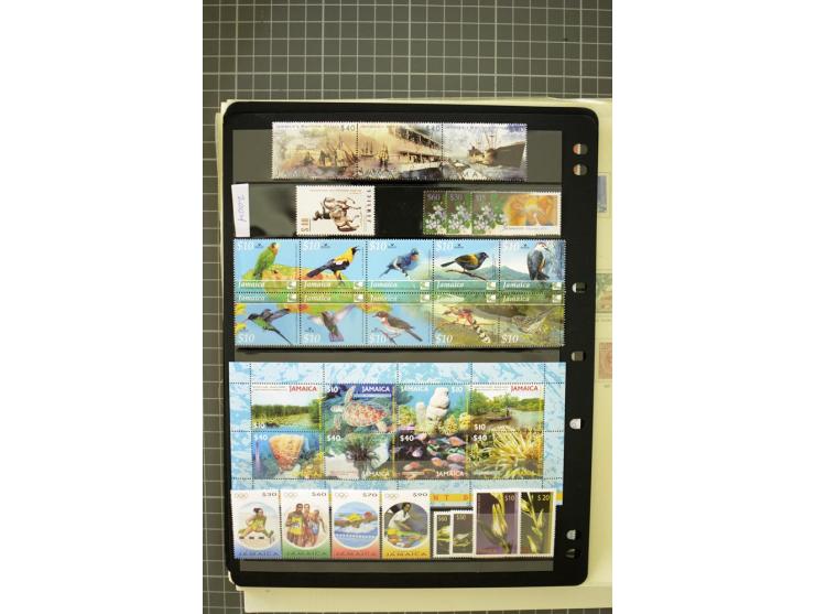 1897/2007, mainly mounted and unmounted mint collection with better stamps like SG #121-133a, from 1971 on unmounted mint, go