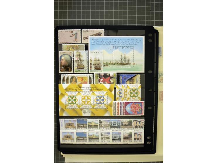 1897/2007, mainly mounted and unmounted mint collection with better stamps like SG #121-133a, from 1971 on unmounted mint, go