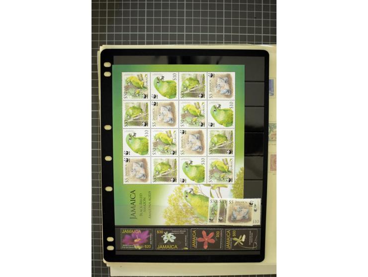 1897/2007, mainly mounted and unmounted mint collection with better stamps like SG #121-133a, from 1971 on unmounted mint, go