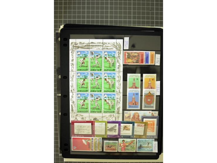 1897/2007, mainly mounted and unmounted mint collection with better stamps like SG #121-133a, from 1971 on unmounted mint, go