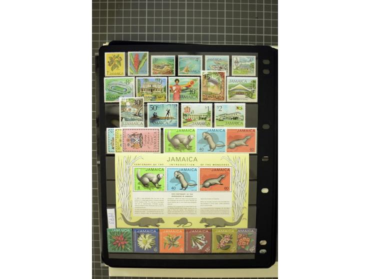 1897/2007, mainly mounted and unmounted mint collection with better stamps like SG #121-133a, from 1971 on unmounted mint, go