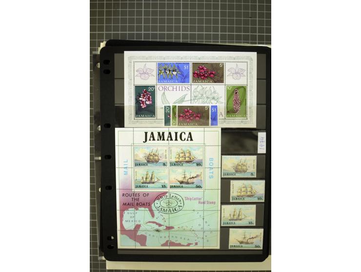 1897/2007, mainly mounted and unmounted mint collection with better stamps like SG #121-133a, from 1971 on unmounted mint, go