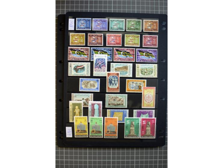 MIDDLE EAST: 1936/80, mainly mounted and unmounted mint collection with many better stamps like Agencies in Eastern Arabia SG