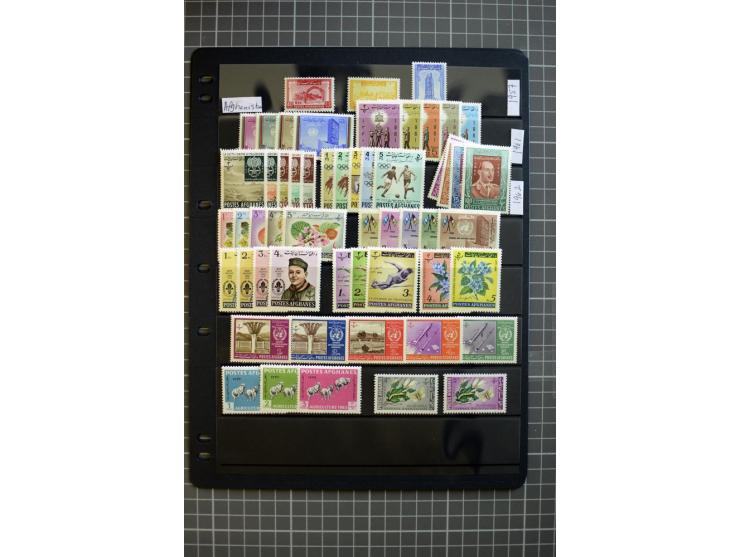 MIDDLE EAST: 1936/80, mainly mounted and unmounted mint collection with many better stamps like Agencies in Eastern Arabia SG