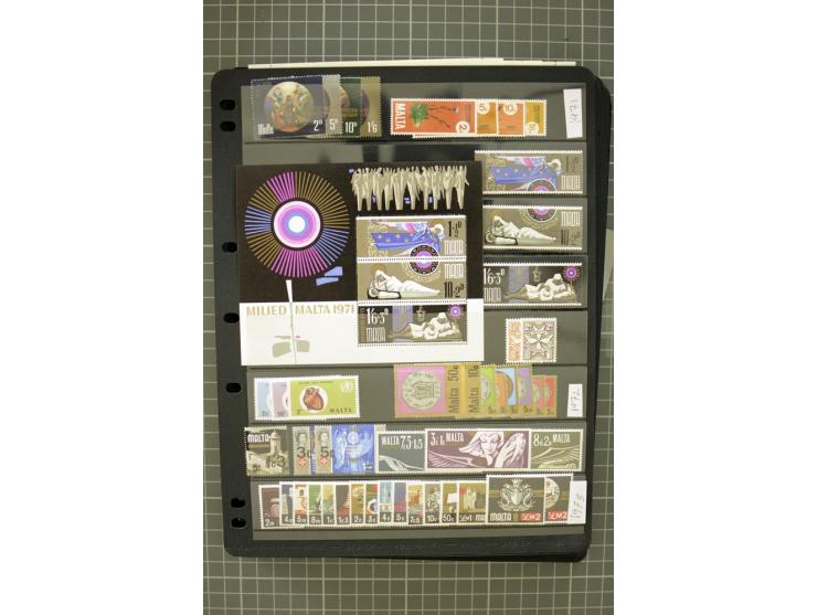 1937/2007, mounted and unmounted mint collection with better stamps including SG 230a, from 1971 on unmounted mint, good cond