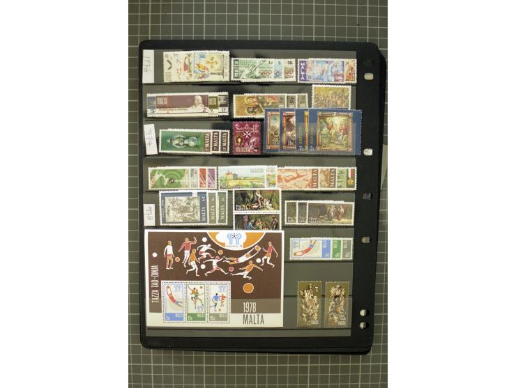 1937/2007, mounted and unmounted mint collection with better stamps including SG 230a, from 1971 on unmounted mint, good cond